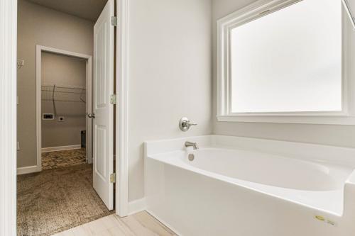 8-web-or-mls-9556-Permenter-Road-7